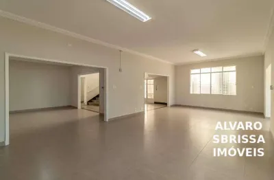 Casa ampla perfeita para clínicas, consultórios, laboratórios ou escolas em uma das principais ruas de Itu SP