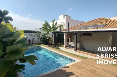 Casa térrea, com piscina, muito bem conservada e moderna com 600m² de terreno e 300m² de construção com 04 suítes. estuda permuta
