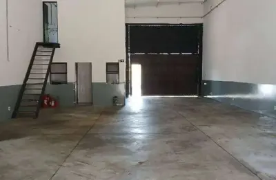 Galpão comercial com 200 m2 1 escritório 4 banheiros e mezanino com excelente localização no jd padre bento em itu sp próximo ao tenda atacadista