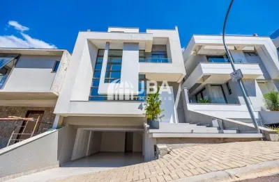 Casa em condomínio fechado com elevador, próximo  ao parque barigui