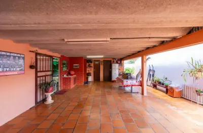 CASA TERREA / RUA TRANQUILA/ AMPLO QUINTAL / CASA TERREA / LOCALIZAÇÃO TOP /  (ZR2 794 m2) SANTA FELICIDADE