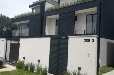 Excelente sobrado de esquina com 3 quartos e quintal em santa felicidade