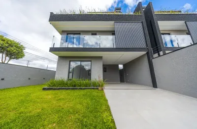 Excelente sobrado de esquina com 3 quartos e quintal em santa felicidade