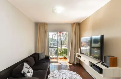 Apto 82 m2, 3 dormitórios, 1 banheiro, 1 vaga, em rua residencial e tranquila