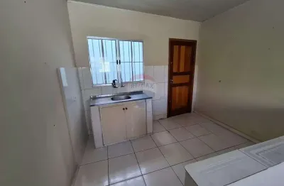 Casa para locação com 2 dormitórios, 2 banheiros e quintal por R$1.300,00 - Vila Guedes - SP