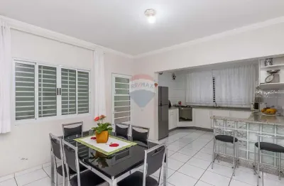 Aconchegante sobrado em perus: 135m², 3 quartos, 3 banheiros, 1 suíte, 2 vagas cobertas