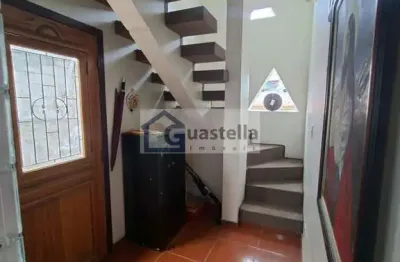 Sobrado à Venda em Independência, SBC: 3 Dorms, 5 vagas, quintal grande.350m