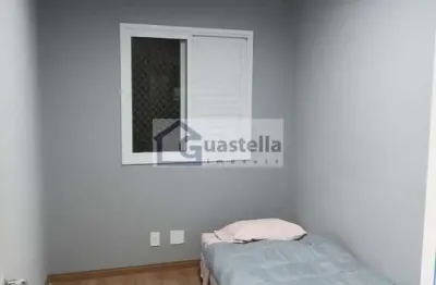 Apto com dois dormitórios, varanda, condomínio com lazer completo. Todo mobiliado!