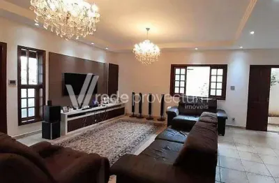 Casa com 4 quartos à venda na rua xv de novembro, 399, centro, monte alegre do sul, 280 m2 por r$ 1.000.000