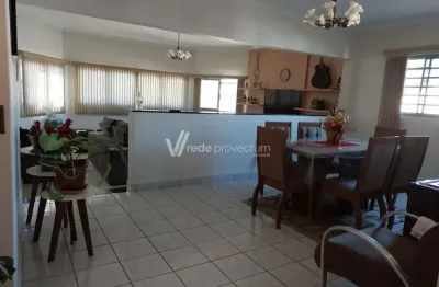 Casa com 3 quartos à venda na Rua Ernesto Bergamasco, 229, Vila Real, Hortolândia, 200 m2 por R$ 700.000