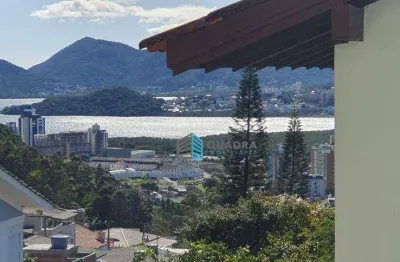 Casa com 3 dormitórios, sendo 01 suíte à venda, 214 m² por r$ 3.800.000 - trindade - florianópolis/sc