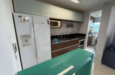 Confortável apartamento mobiliado, com sacada com churrasqueira e belíssiima vista para o por do sol no mar