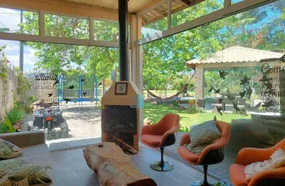 Casa Térrea à Venda com 3 Dormitórios (Suíte) na Praia da Daniela, Florianópolis !!