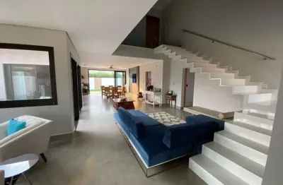 Casa de condomínio para venda possui 280 metros quadrados com 3 quartos