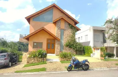 Casa de condomínio sobrado para venda tem 500 metros quadrados com 4 quartos