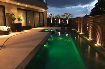 Casa de condomínio para venda tem 900 metros quadrados com 4 quartos