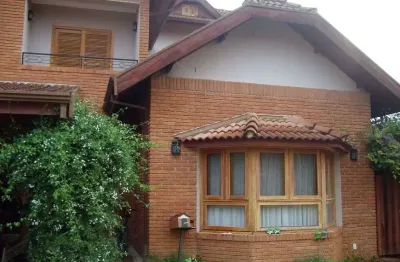 Casa de condomínio para venda com 330 metros quadrados com 4 quartos