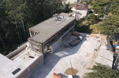 Casa em fase final de construção no condomínio tamboré - santana de parnaíba/sp.
