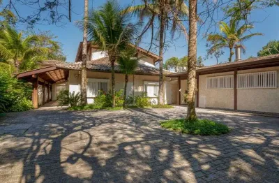 Casa para venda tem 588 metros quadrados com 7 quartos em barra do sahy - são sebastião - sp