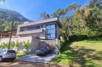 Casa de praia em condomínio fechado, localizada em lagoinha em ubatuba, são paulo .