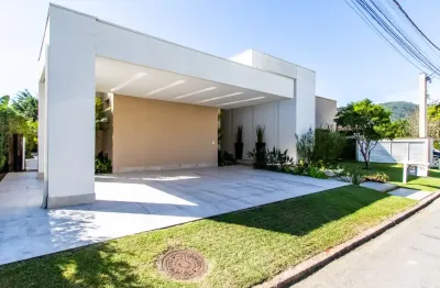Casa sobrado alto padrão à venda condomínio costa verde tabatinga em tabatinga em caraguatatuba - sp