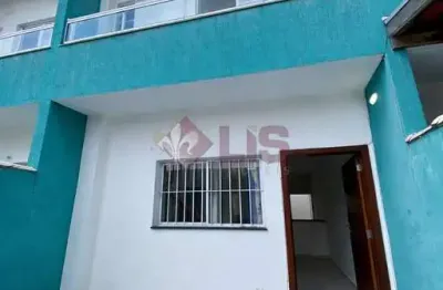Sobrado de 71 m² com 2 vagas de garagem no bairro Morro do Algodão.