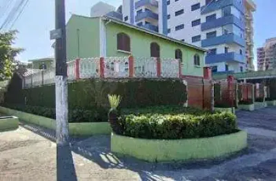 Casa em condomínio horizontal em um dos melhores bairros da cidade de frente para o mar !