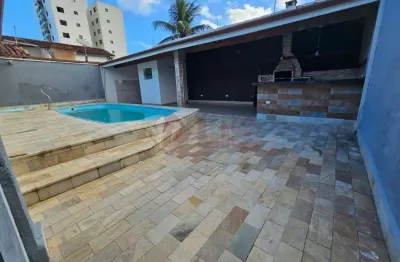 Estilo e lazer na praia! casa com piscina e gourmet a 150m da praia martim de sá! agende sua visita