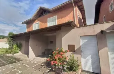 Sobrado a venda em condomínio tranquilo e exuberante na praia massaguaçu em caraguatatuba