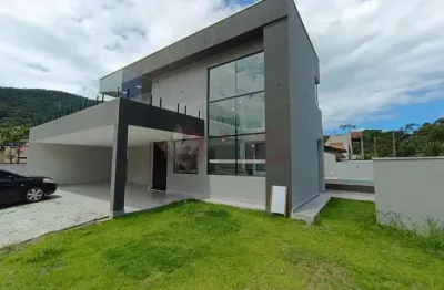 Oportunidade única! imóvel de alto padrão em condomínio fechado, próximo à praia da mococa.