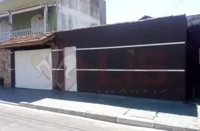 Encante-se com este espaço excepcional: seu novo lar está aqui! casa térrea e ampla no bairro poiares.