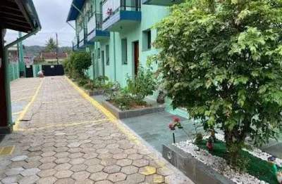 Sobrado em condomínio na melhor praia de caraguatatuba, com lazer piscina, área gourmet, 01 vaga de carro - ideal para sua família