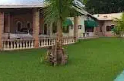 Procurando uma casa ampla/ acabou de encontrar! esta casa proporciona conforto de uma casa térrea em amplo terreno com jardim, piscina e área gourmet