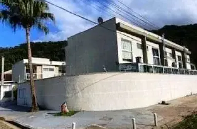 Amplo sobrado ensolarado e ventilado em condomínio praia da cocanha