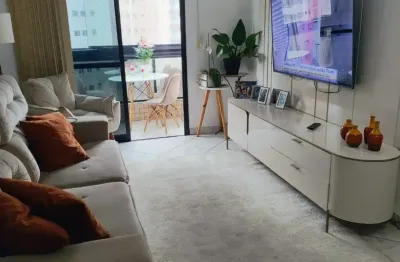 Lindo apartamento com 2 dormitórios sendo uma suíte e uma vaga de garagem .