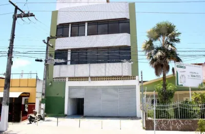 Casa à venda na Avenida Hermes Fontes, São José, Aracaju