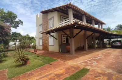 Casa com uma linda área verde e piscina na zona de expansão