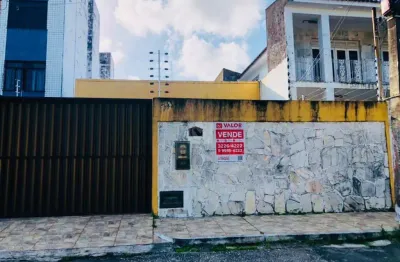 Casa a venda com 4 quartos 2 salas e 4 vagas de garagem