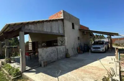 Oportunidade única: casa com terreno medindo 1.420m², próximo à praia