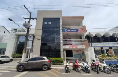 Prédio comercial com 03 pavimentos no centro de estância-se