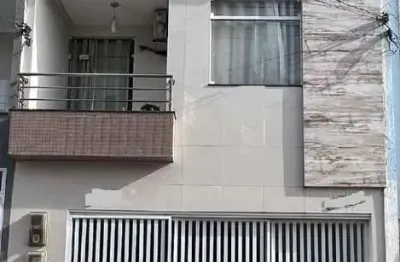 Excelente sobrado para vender com 05 quartos 03 suítes no centro em itabaiana