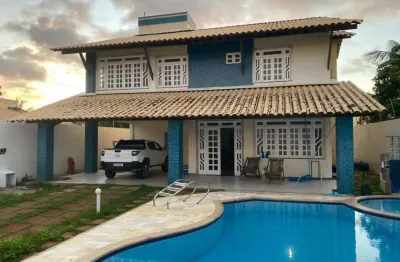 Seu Paraíso Particular: Casa Espaçosa, Perto da Praia e com Piscina Privativa!