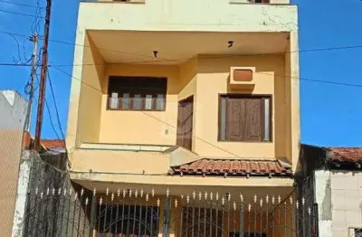 Exclusivo em ponto estratégico: versatilidade residencial e comercial com área gourmet de luxo.