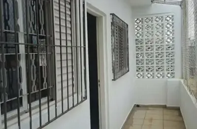 Sobrado para aluguel e venda com 370 metros quadrados com 4 quartos