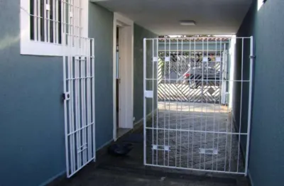 Casa para aluguel possui 120 metros quadrados com 2 quartos