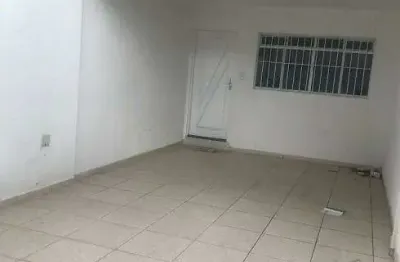 Sobrado para venda possui 100 metros quadrados com 3 quartos