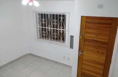 Casa com 2 quartos para alugar na Vila Dom Pedro I, São Paulo 