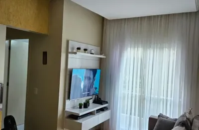 Apto todo reformado com 2 dors repleto de armarios 1 vaga der garagem !