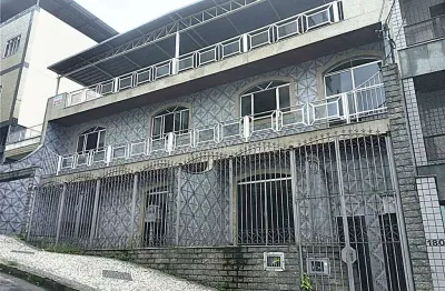 Casa com 10 quartos à venda na Rua Antônio Marinho Saraiva, 196, Cascatinha, Juiz de Fora