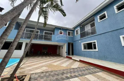 Casa 3 dormitórios com piscina e vaga para 5 carros